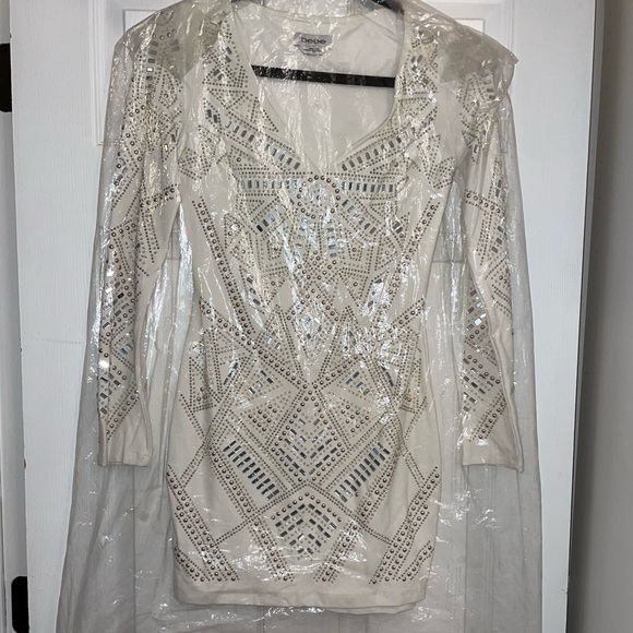 White bebe dress - Picture 5 of 7